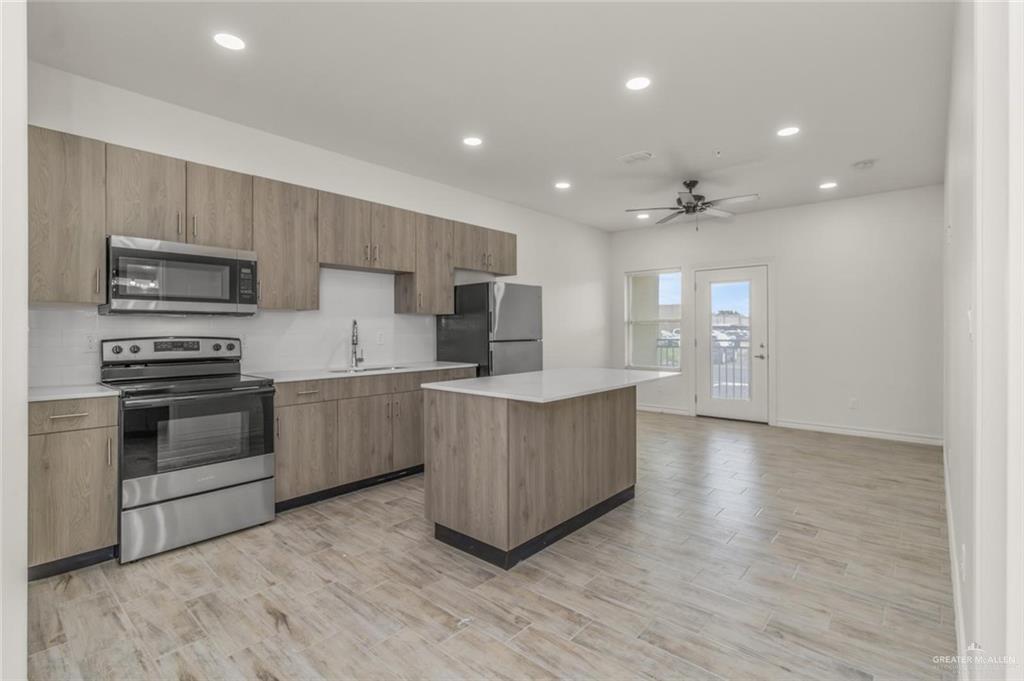 Photo 3 of 900 Redbud Avenue #16A2