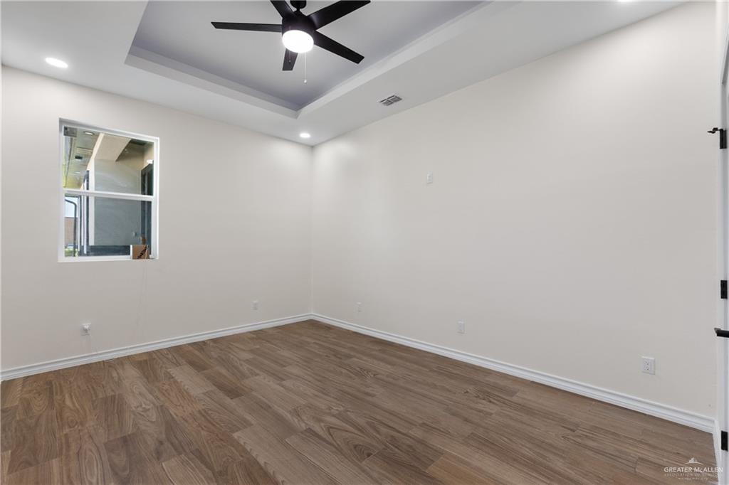Photo 9 of 602 Kelly Avenue