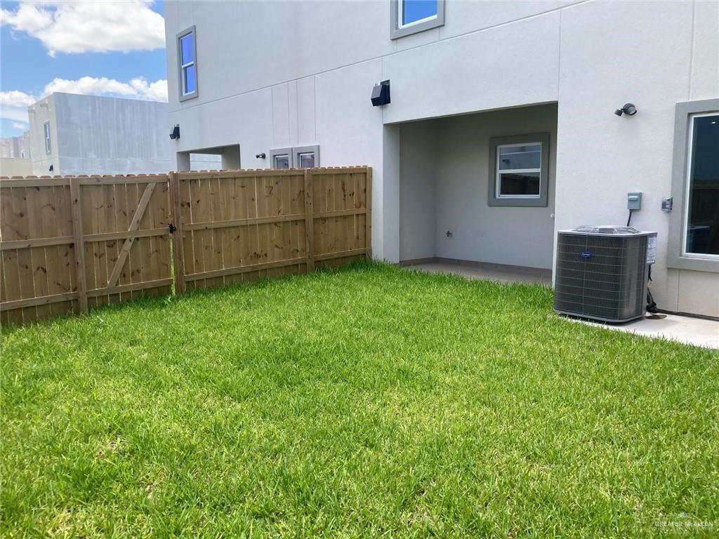 Photo 4 of 2221 Dorado Drive