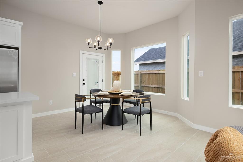 Photo 4 of 2401 Zinnia Street