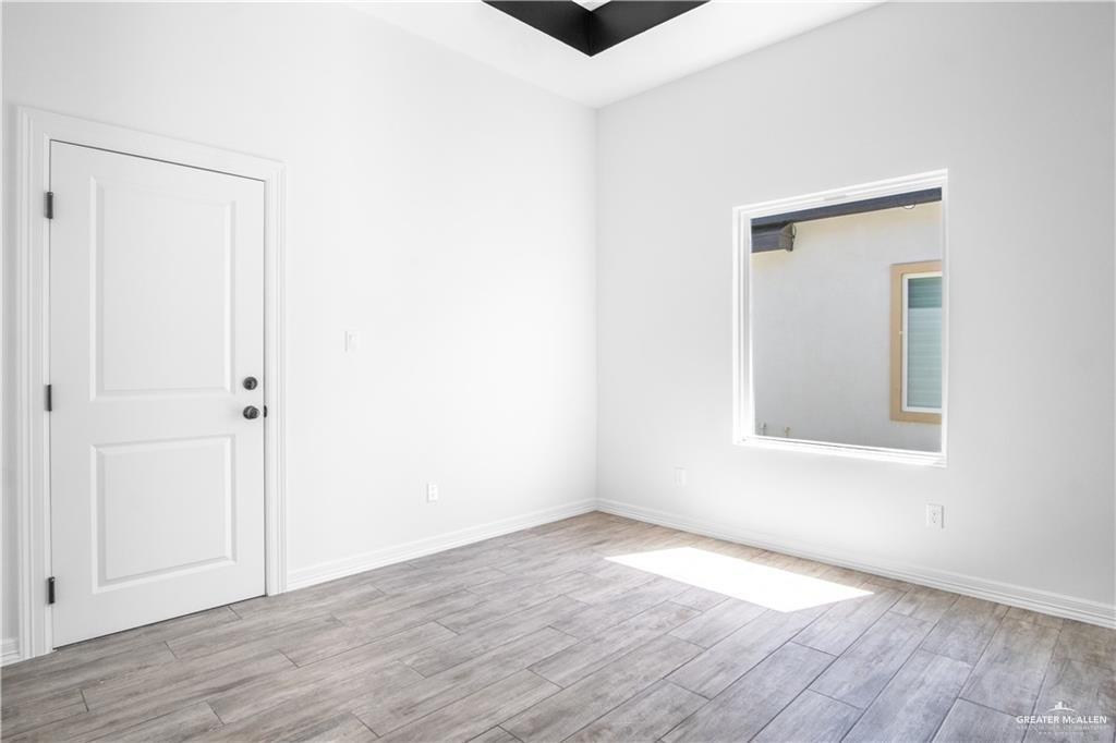 Photo 11 of 3625 Diamondhead Avenue
