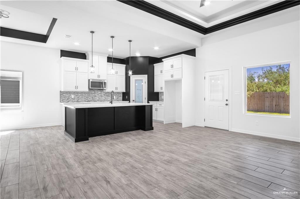 Photo 5 of 3625 Diamondhead Avenue