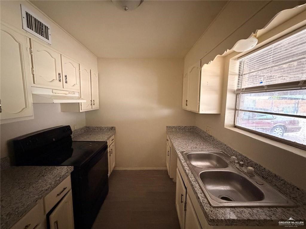 Photo 2 of 2417 Tamarack Avenue #C