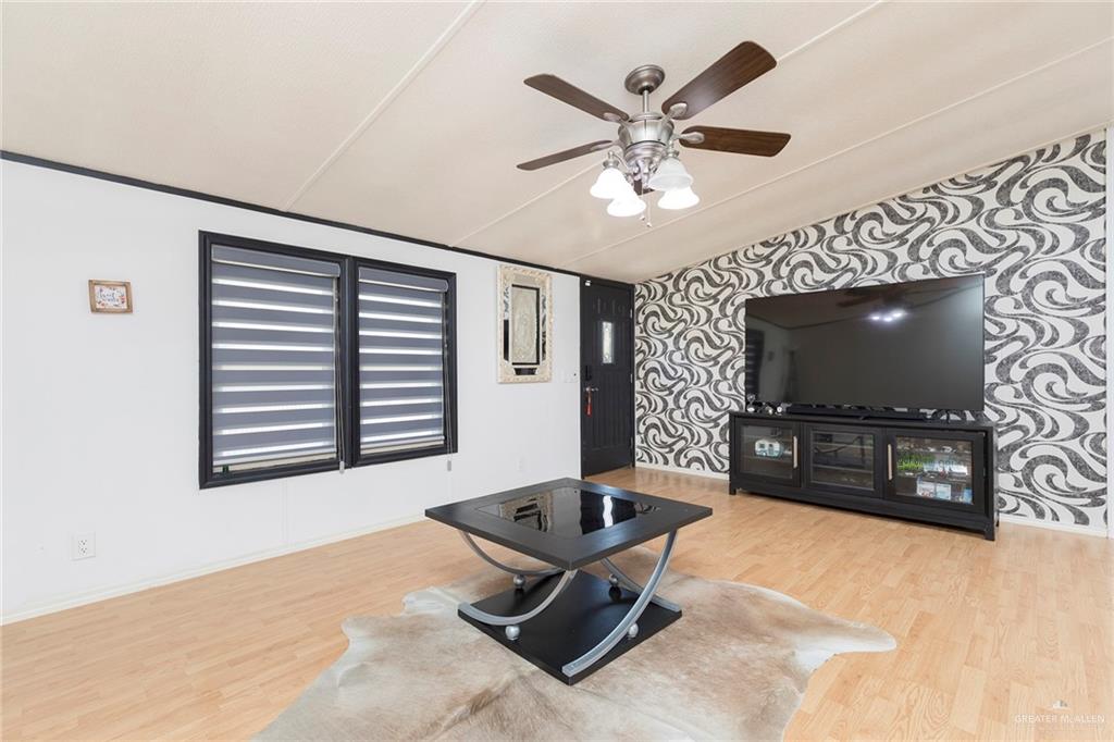 Photo 3 of 2813 Montgomery Drive