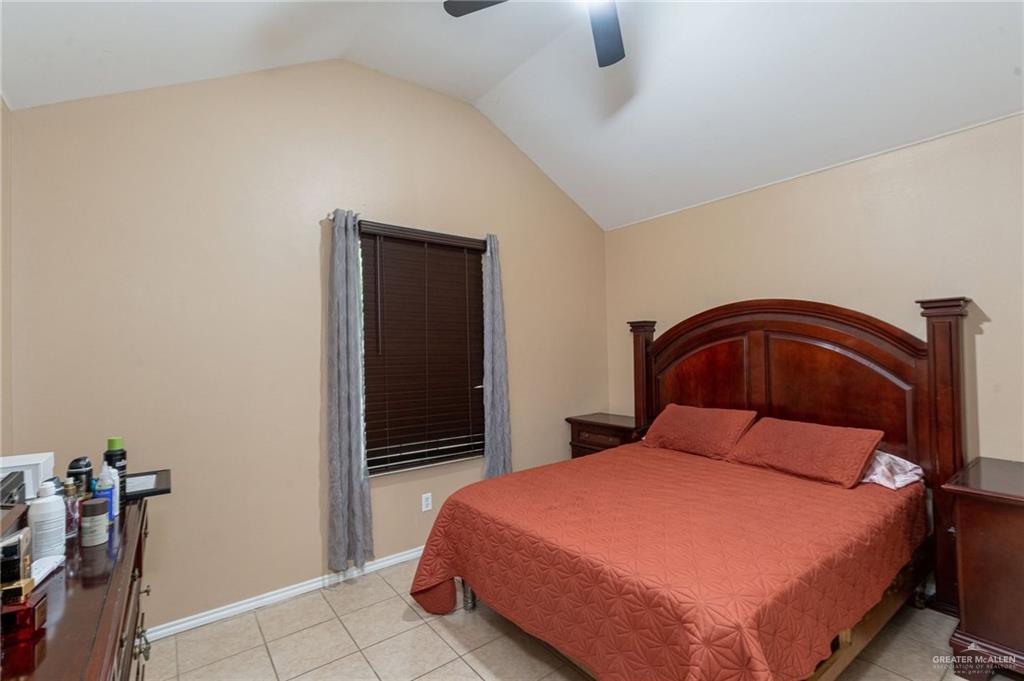 Photo 8 of 725 Carmen Street