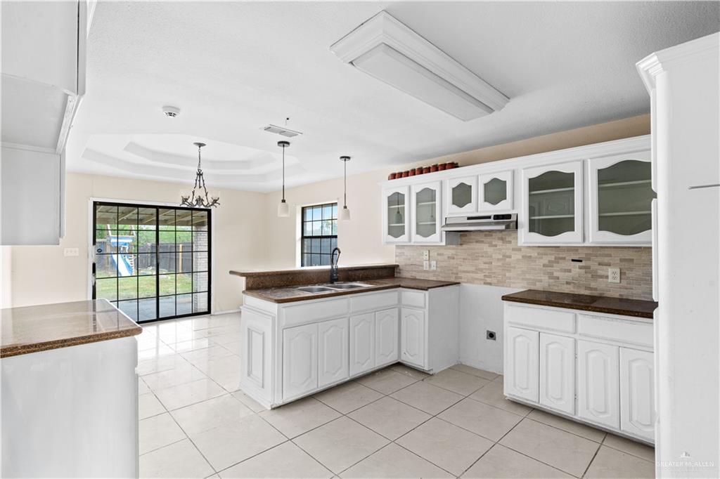 Photo 4 of 8601 Las Palmas Drive