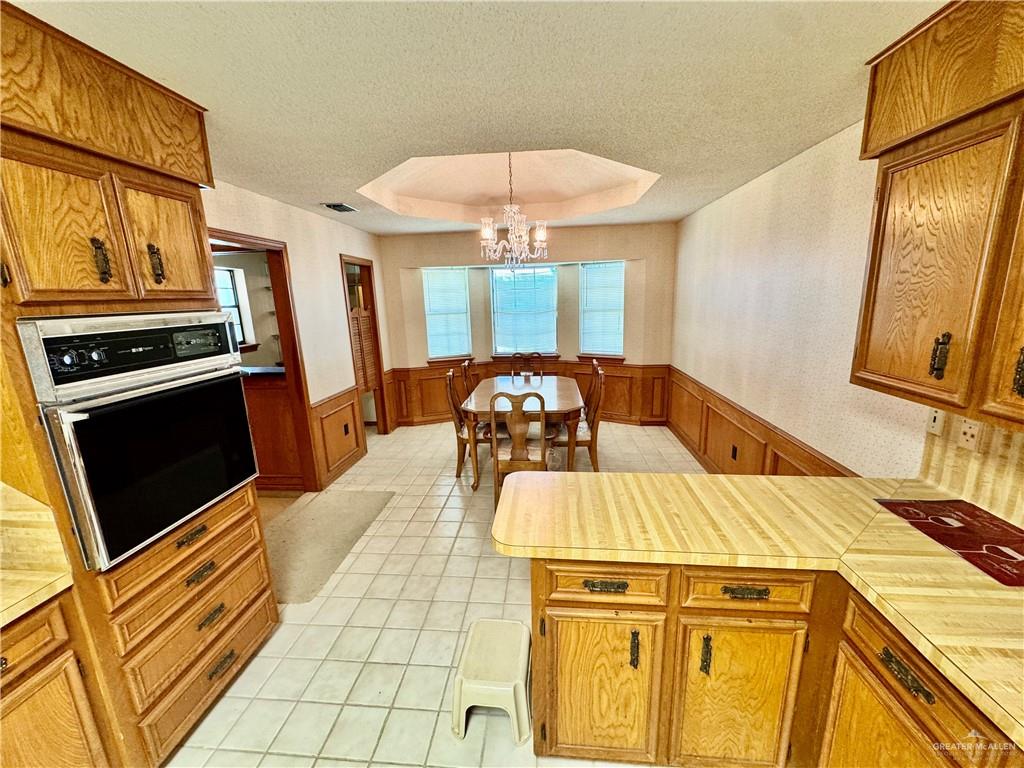 Photo 4 of 2024 Oriole Avenue