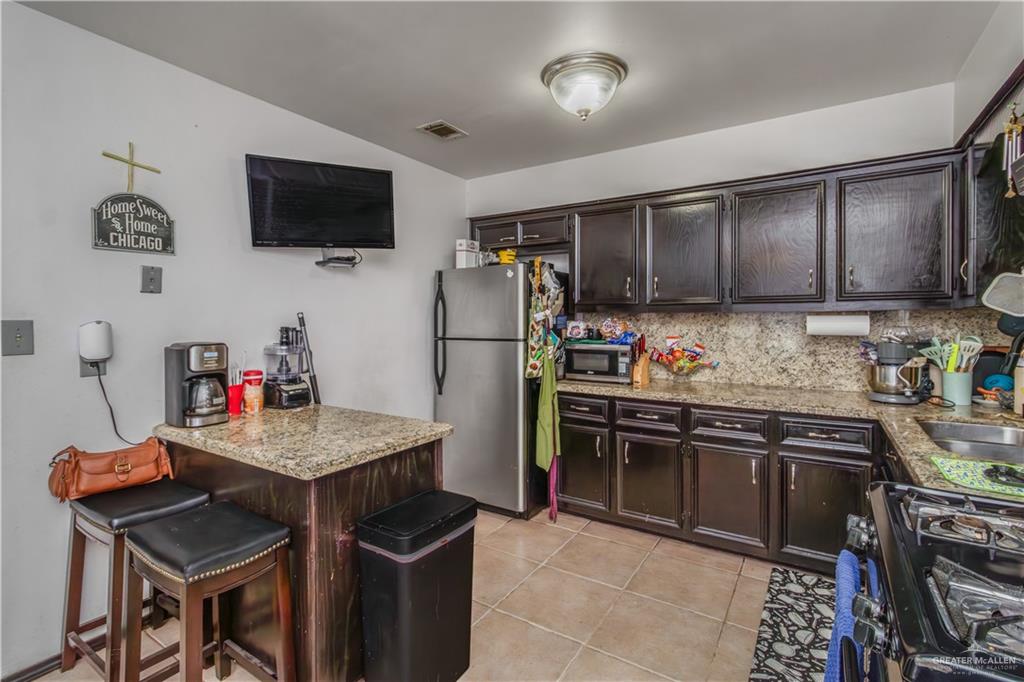 Photo 4 of 603 Nogales Street