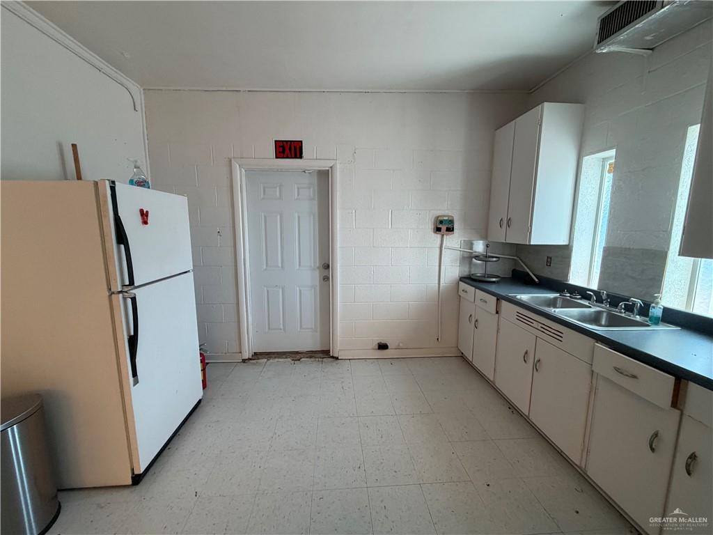 Photo 9 of 1210 Grant Avenue