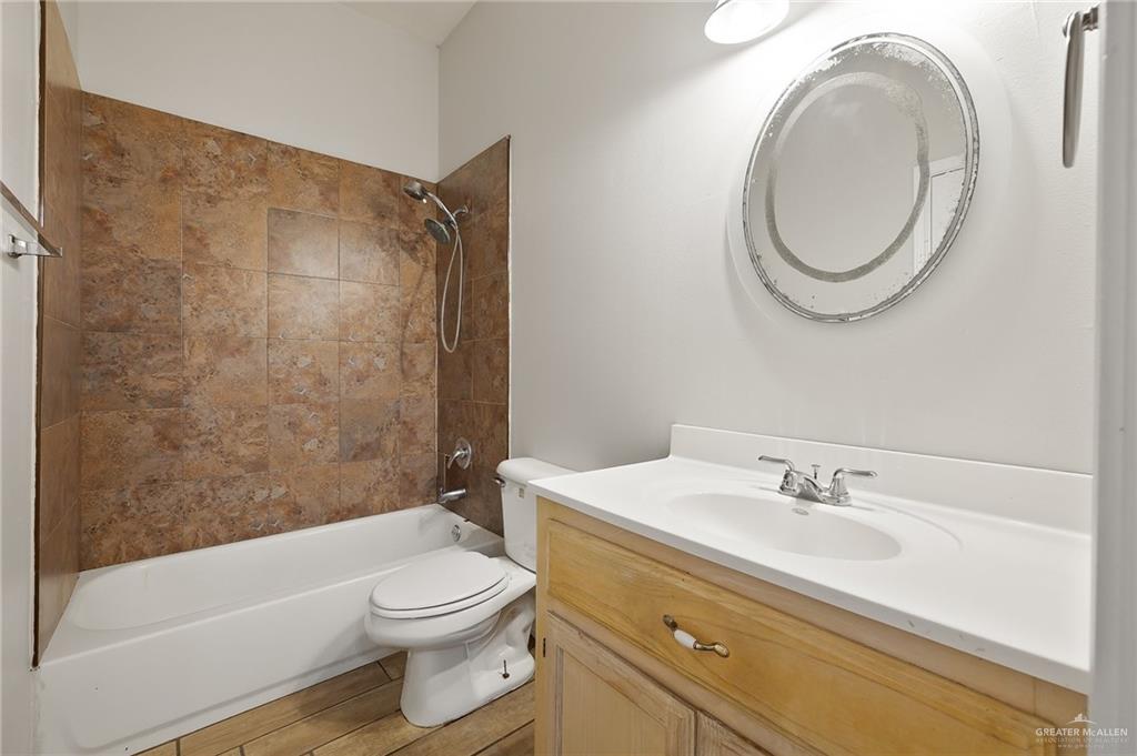 Photo 7 of 1521 Mcintyre Street #1