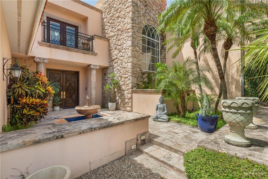 Photo 4 of 1617 Palm Valley Drive
