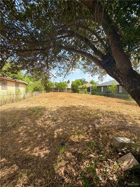 Photo 5 of 2506 Beaumont Avenue