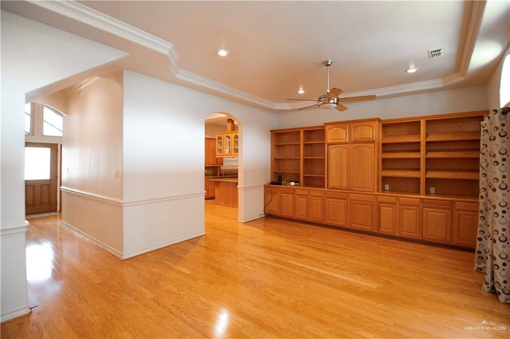 Photo 2 of 1224 Peking Street