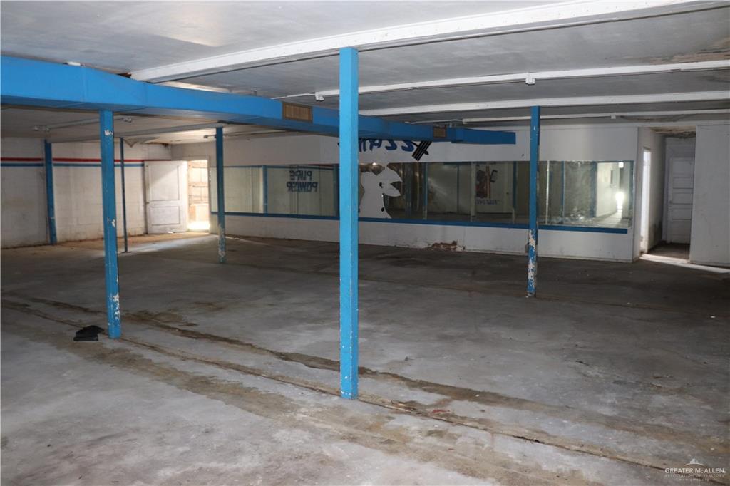 Photo 3 of 701 Closner Boulevard