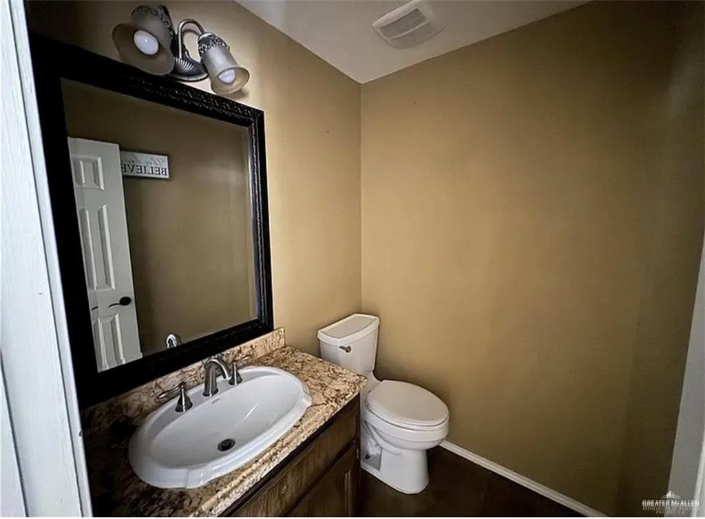 Photo 3 of 3817 Nightingale Avenue