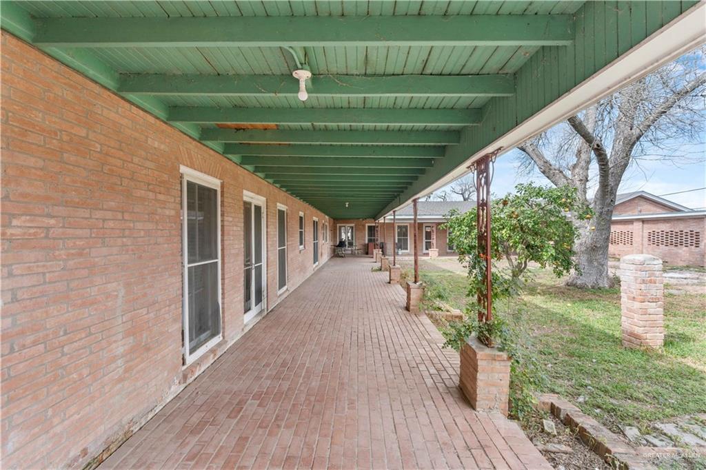 Photo 20 of 638 Rodriguez Avenue