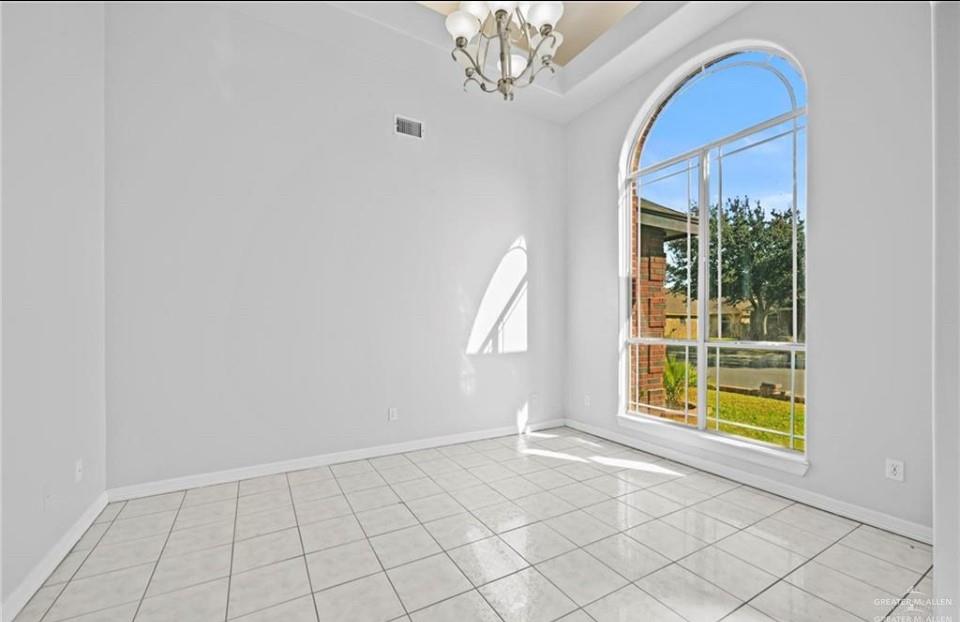 Photo 5 of 1900 Magnolia Street