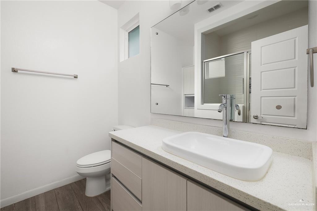 Photo 10 of 907 Carmel Avenue