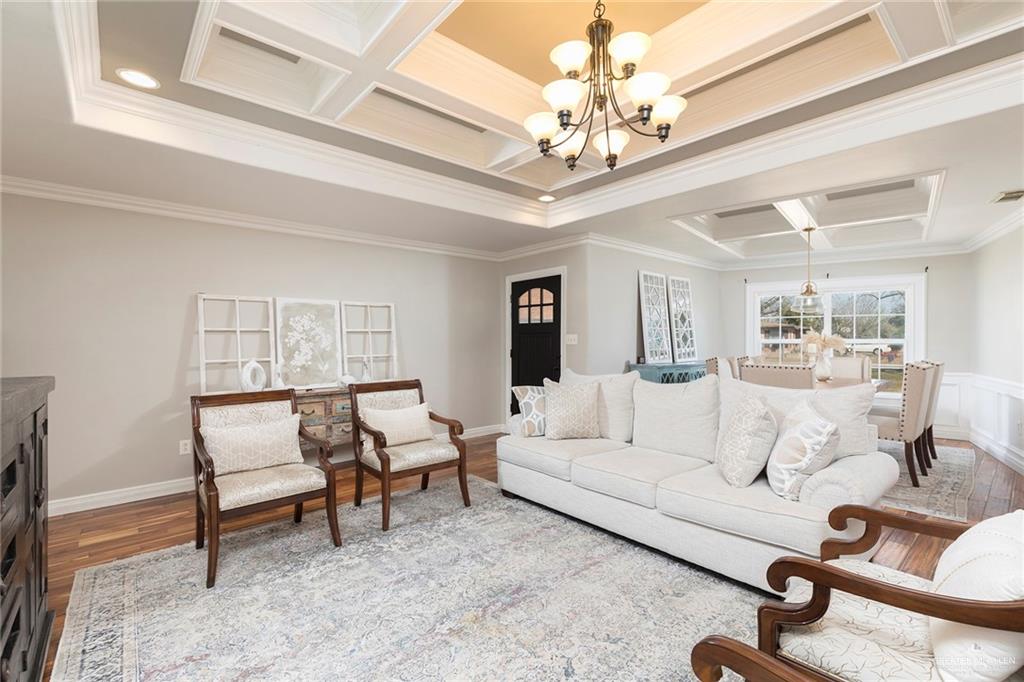 Photo 4 of 1709 Tamarack Avenue
