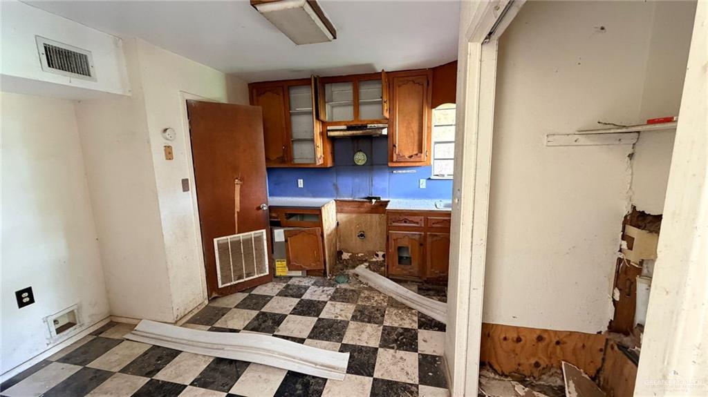 Photo 13 of 1524 Hi Line Road
