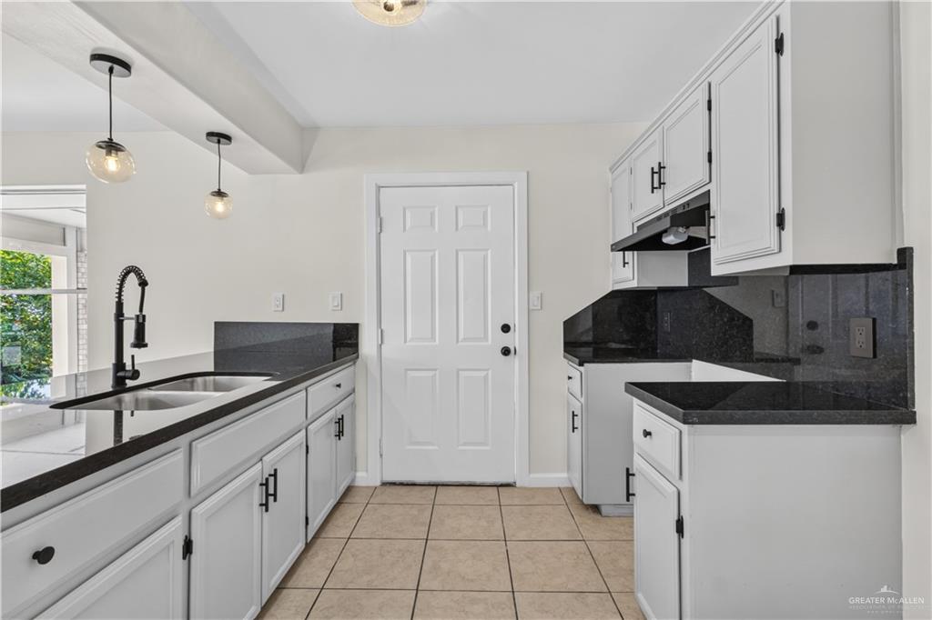 Photo 3 of 806 Falcon Avenue