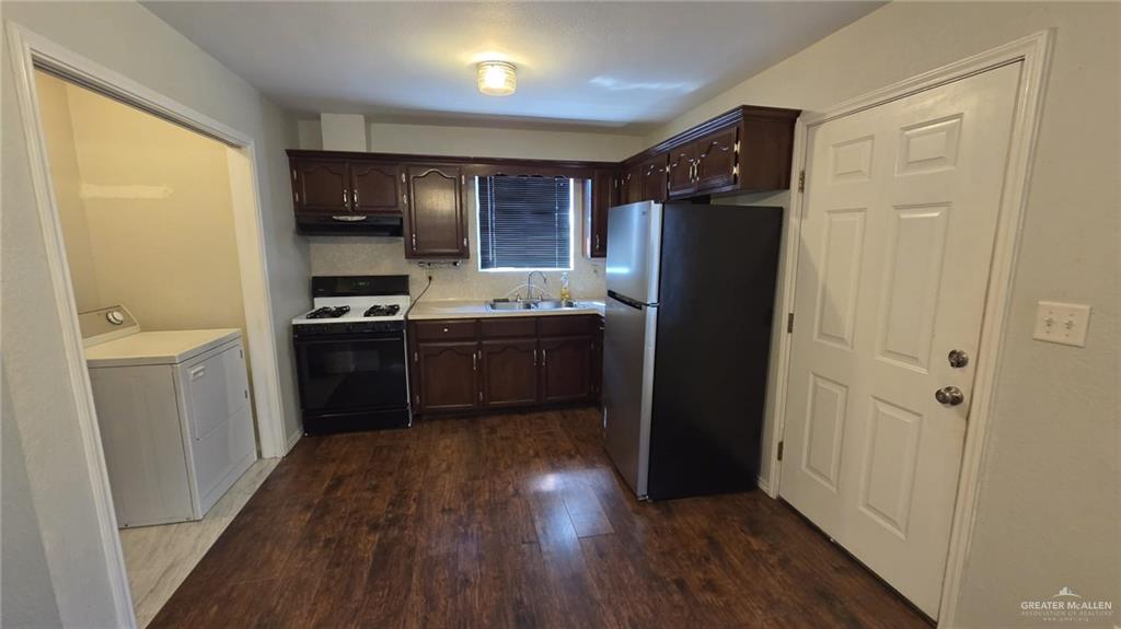 Photo 3 of 205 Doherty Avenue