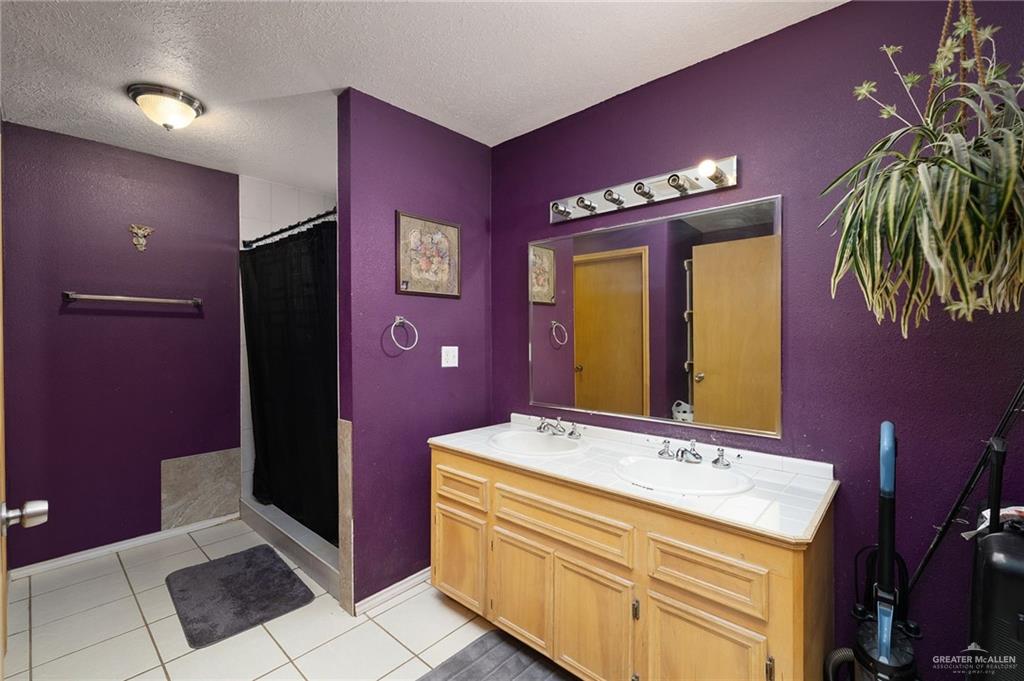 Photo 8 of 285 Tulipan Street