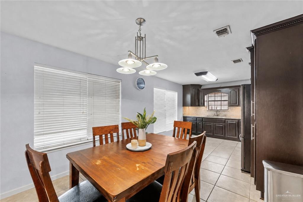 Photo 4 of 603 Tulipan Street