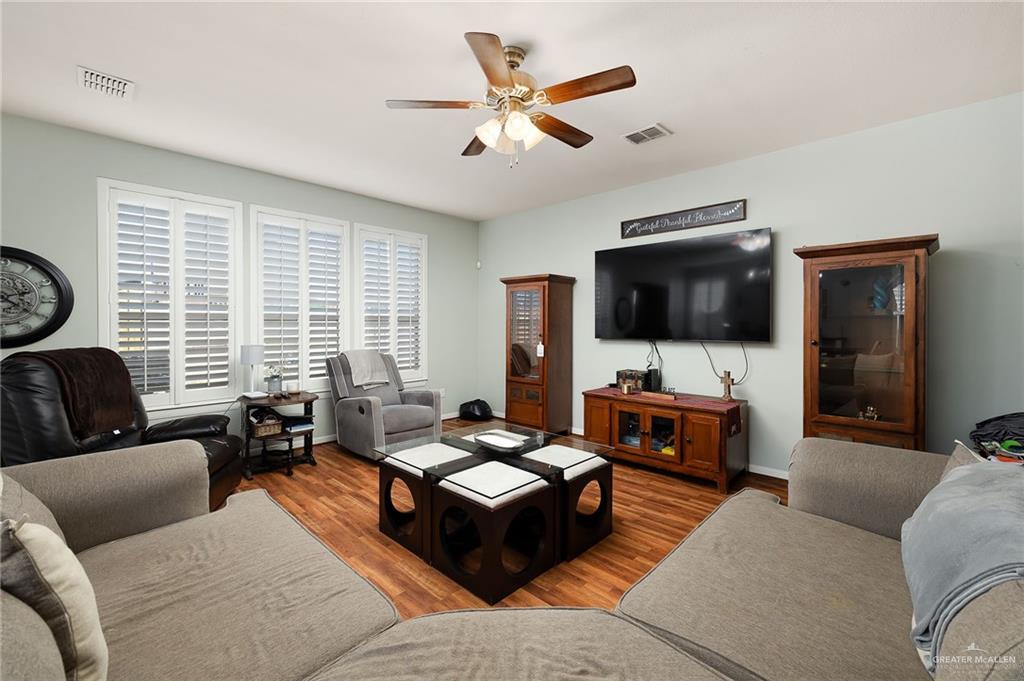 Photo 5 of 2612 York Avenue