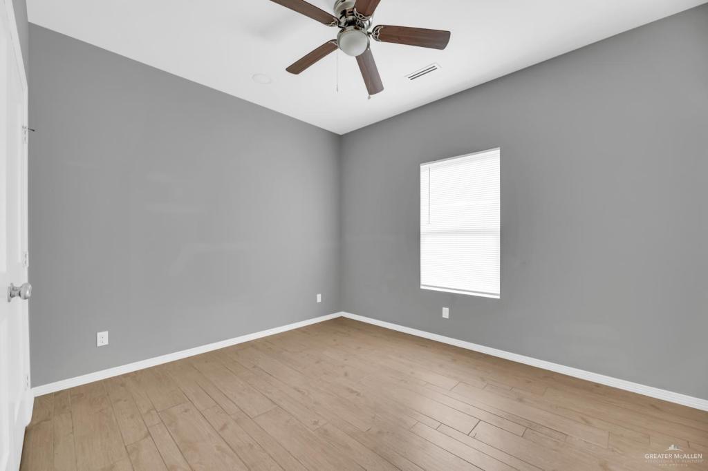 Photo 11 of 2704 Eisenhower Avenue #3