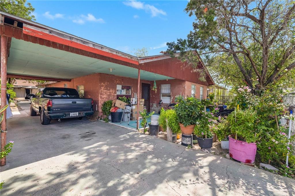 Photo 3 of 607 Texas Street