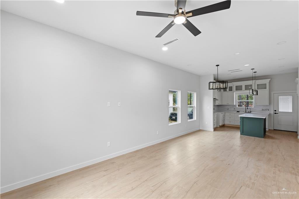 Photo 5 of 714 Iowa Avenue