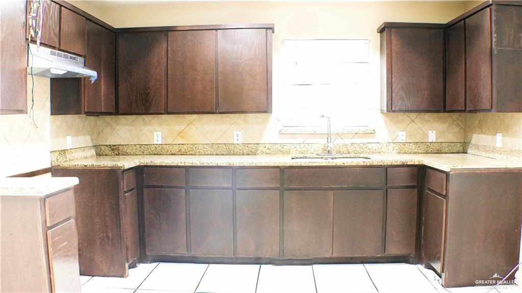 Photo 4 of 4004 White Oak Drive
