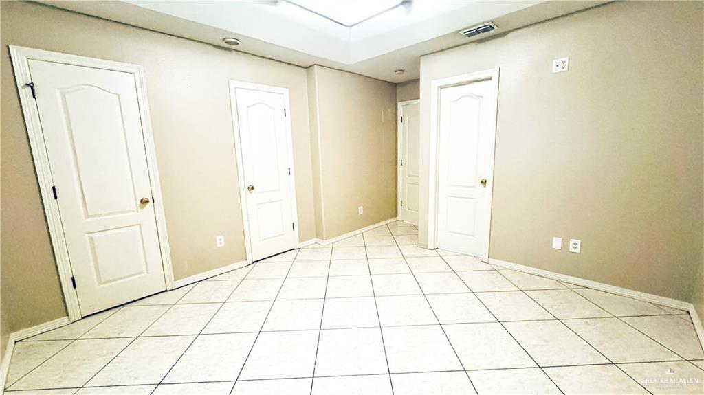 Photo 5 of 4004 White Oak Drive