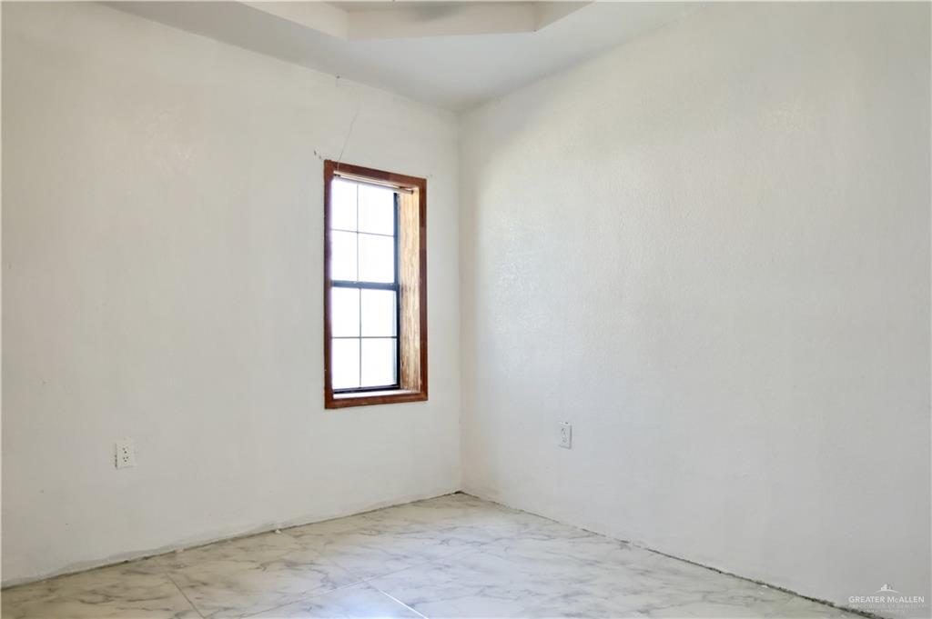 Photo 12 of 927 Salazar Street