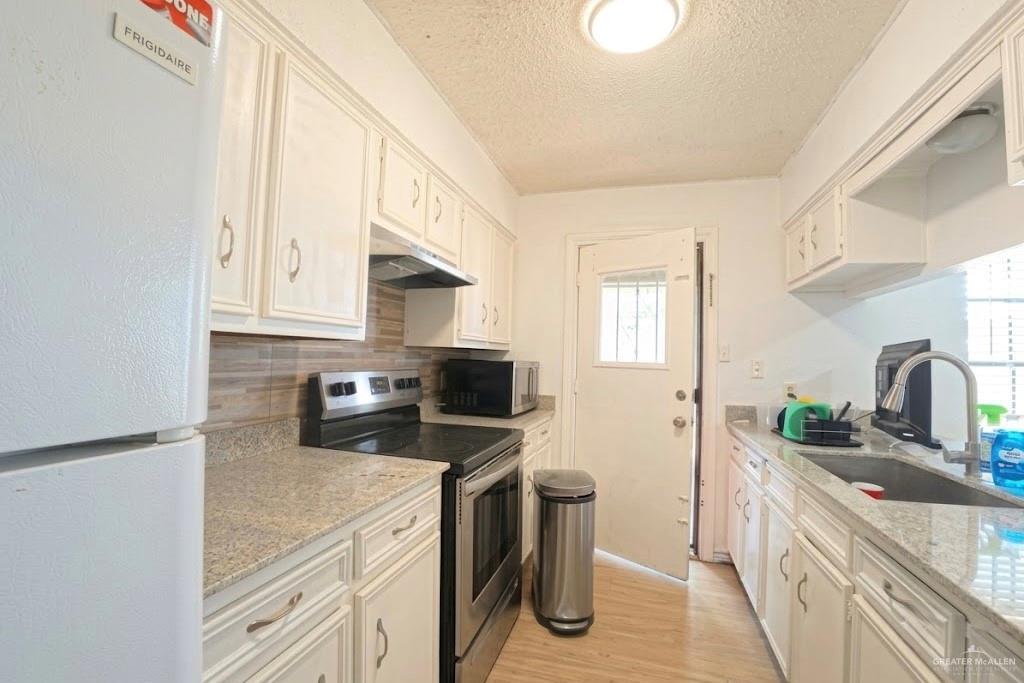 Photo 4 of 114 La Quinta Drive