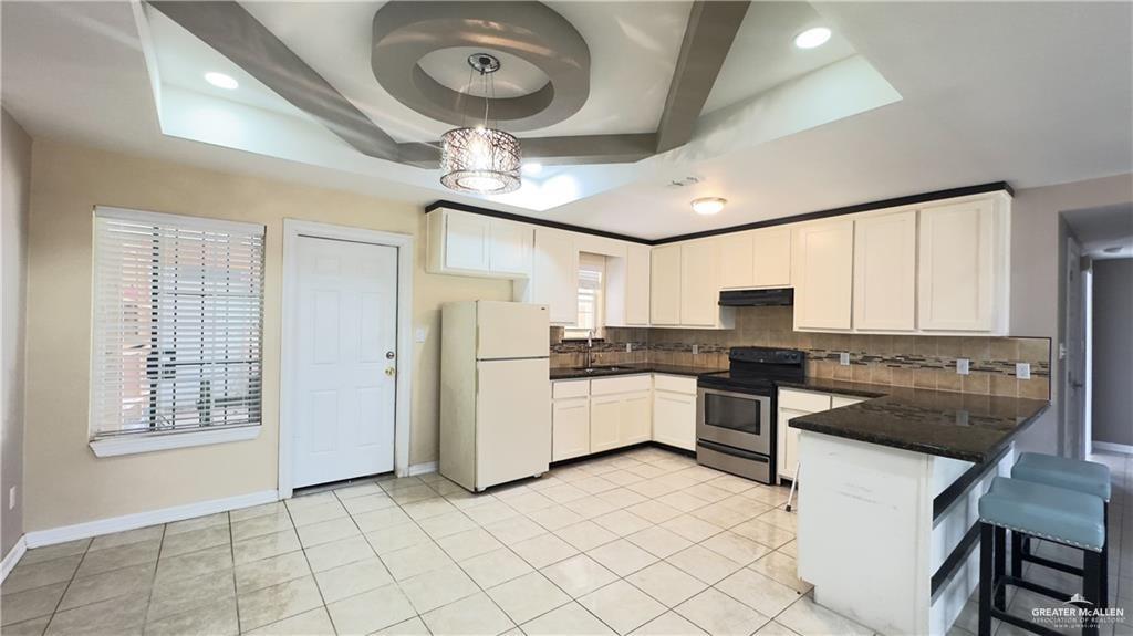 Photo 9 of 113 Greenlawn Drive