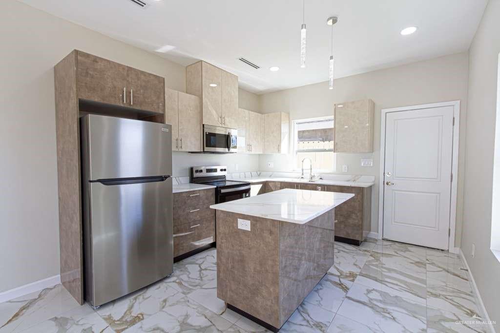 Photo 7 of 405 Emerald Avenue