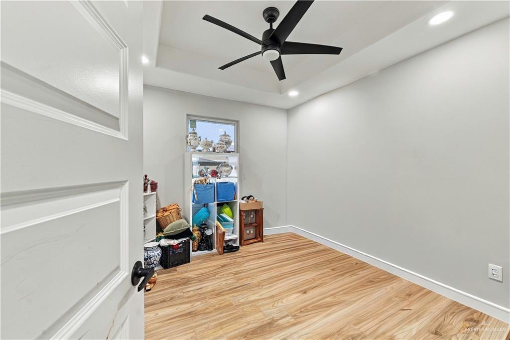 Photo 11 of 610 Resplandor Street