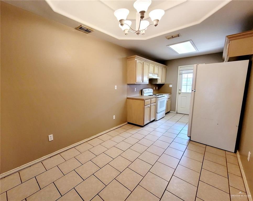 Photo 9 of 2402 Tahiti Drive #6