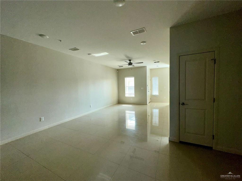 Photo 20 of 414 Newport Avenue #3