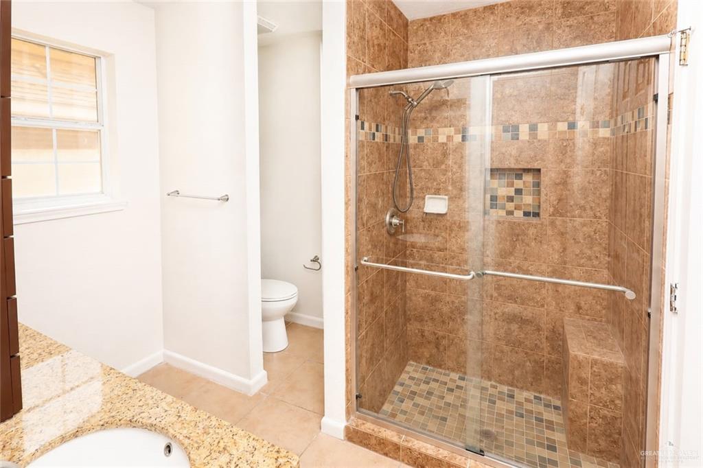 Photo 11 of 2302 Brock Street