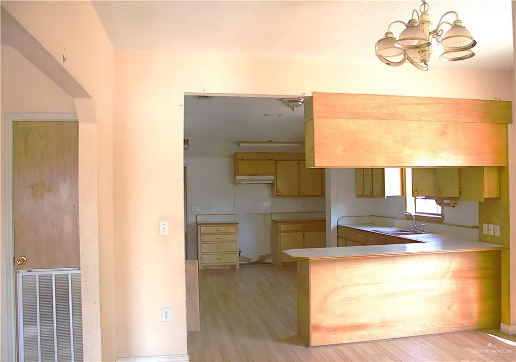 Photo 5 of 502 East Street