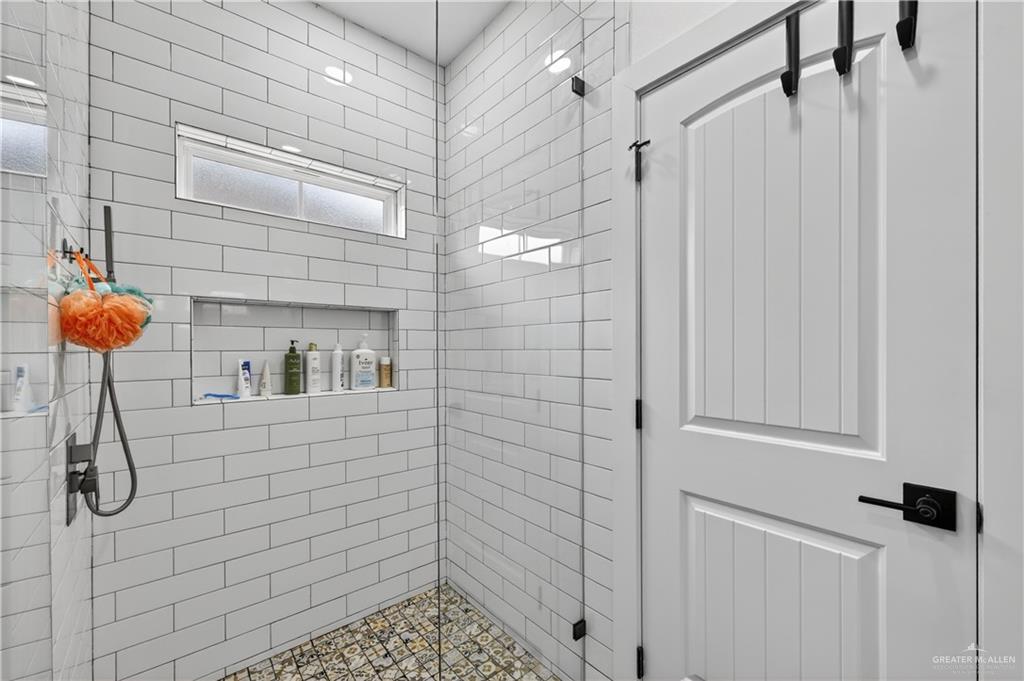 Photo 6 of 508 Park Place Drive