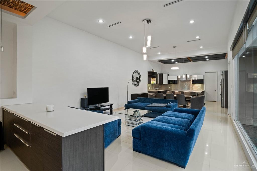 Photo 9 of 206 Mockingbird Avenue