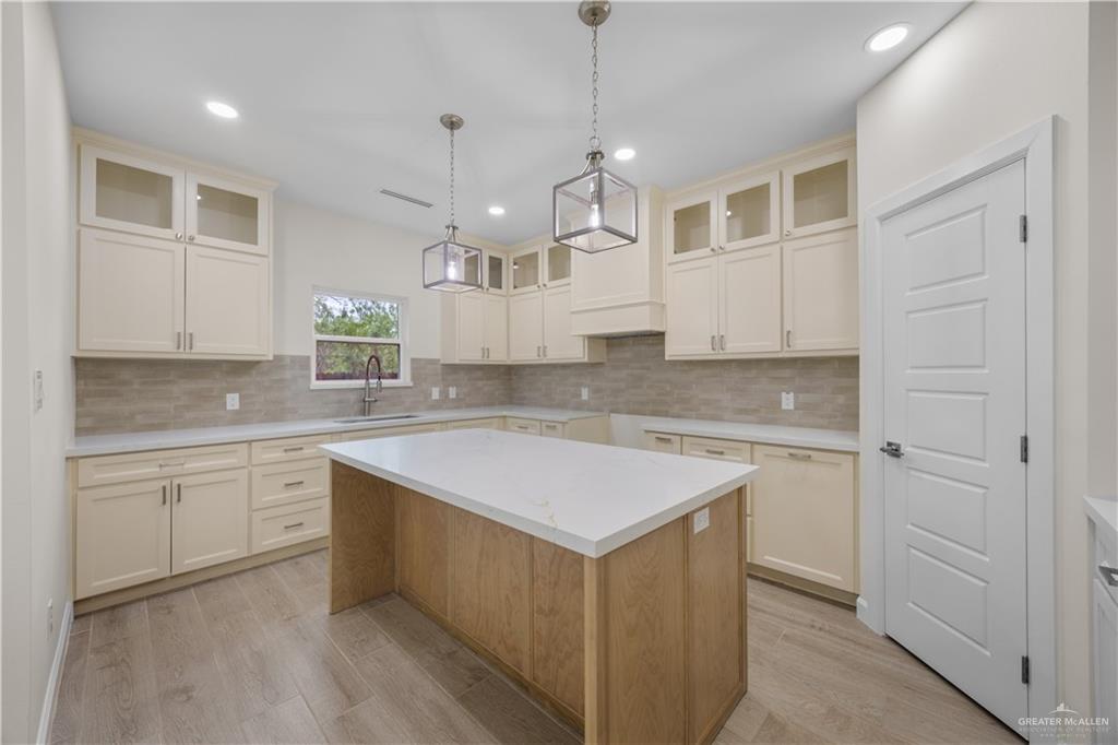 Photo 10 of 3701 Diamondhead Street