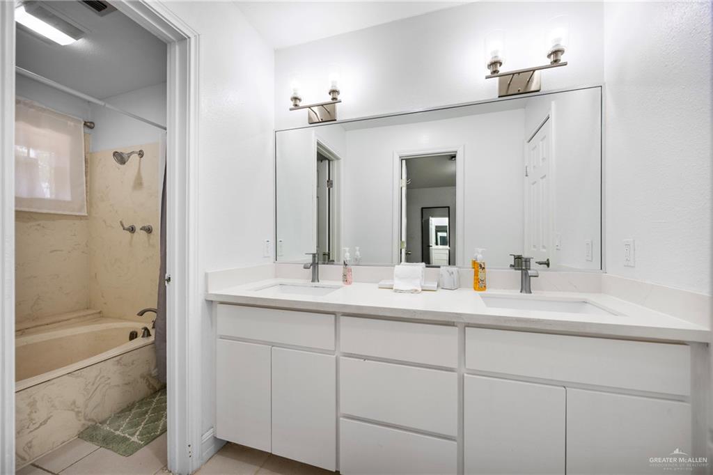 Photo 10 of 901 Dallas Avenue #6