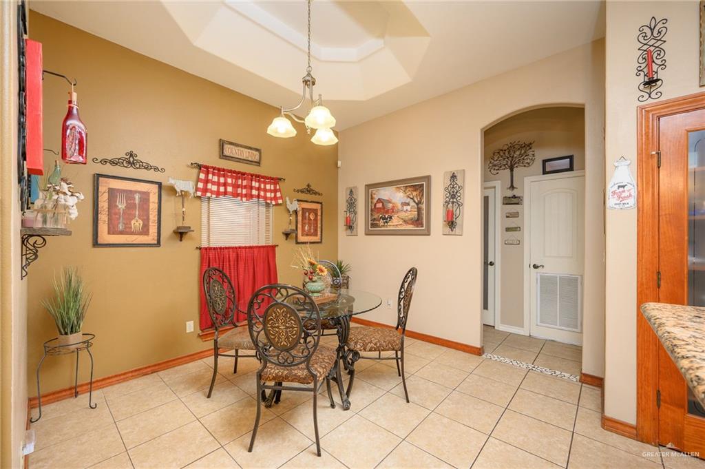 Photo 4 of 4403 Mesquite Avenue