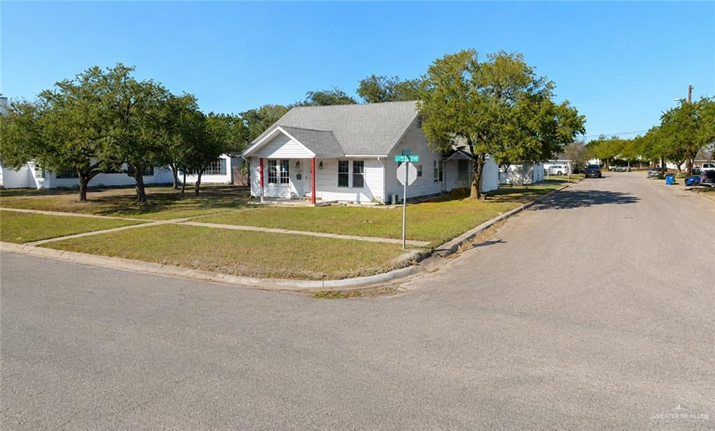 Photo 1 of 719 Market Street, Sinton