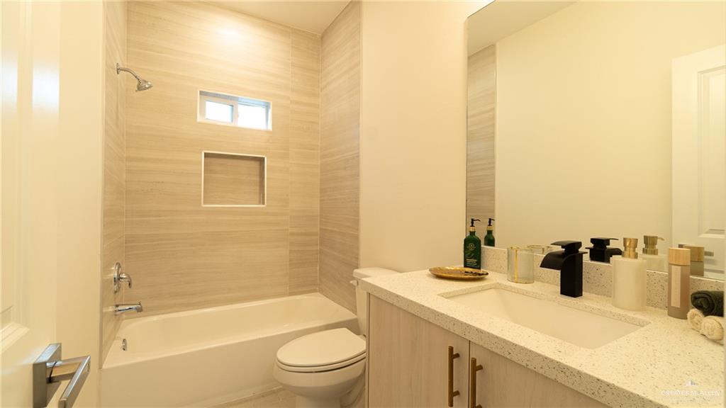 Photo 9 of 5805 Northwestern Avenue #2